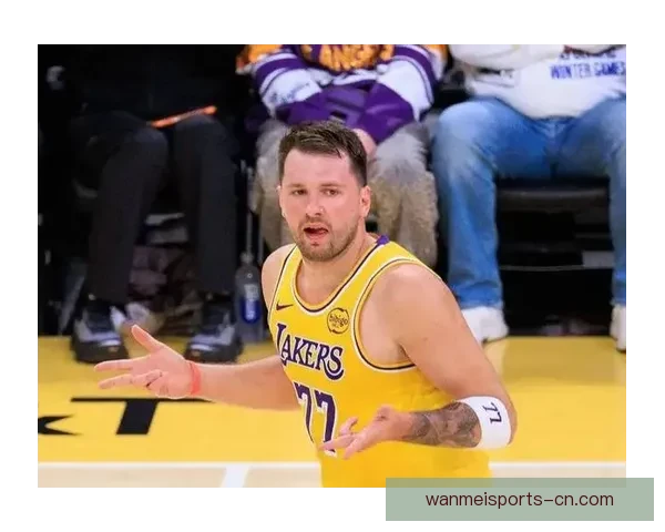 东契奇32分带伤鏖战三分绝平三不沾效率低迷遗憾吞里程悲